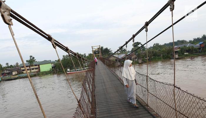 menyeberang melintasi sungai tts terbaru