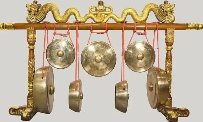 gong bumbung dimainkan dengan cara