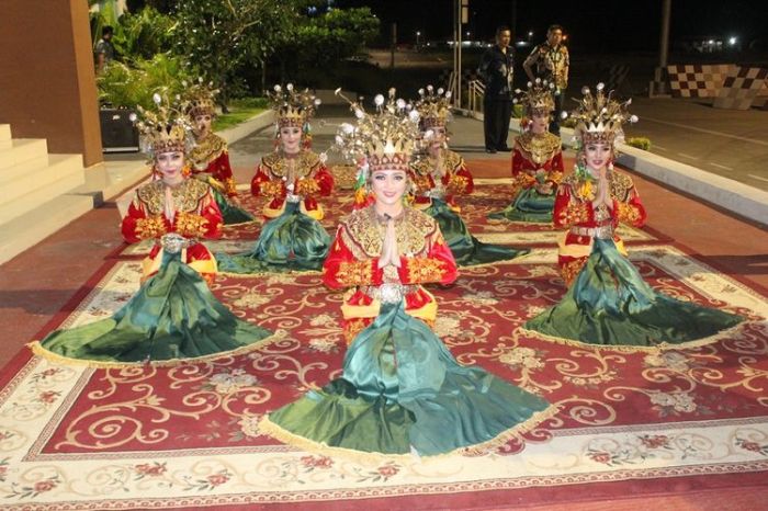 pola lantai melengkung tari randai badong toraja garis penari sulawesi barat lembut sumatra contoh pembelajaran