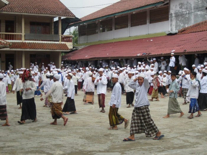 pesantren kitab santri kuning ulama salaf kurikulum gundul lekang zaman oleh perkenalkan nusantara ramadhan hamidiyah santrinya kajian gelar tebuireng selama