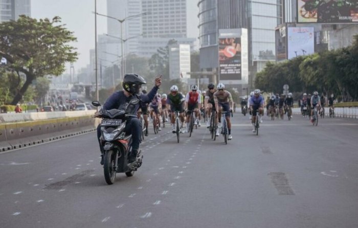 Bersepeda raya jalan aturan benar simak baik panduan