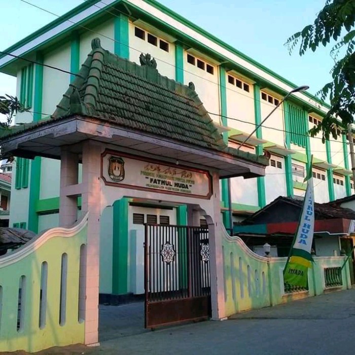 latar belakang pondok pesantren