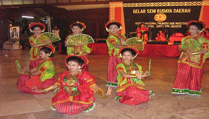 tarian tradisional sulawesi barat