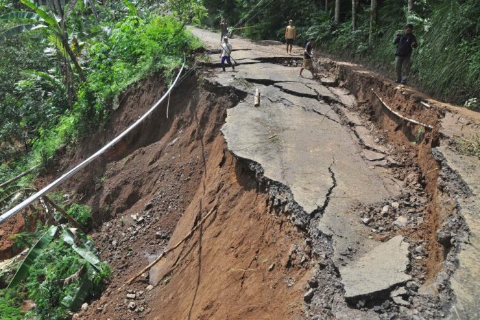 cerita tentang tanah longsor terbaru