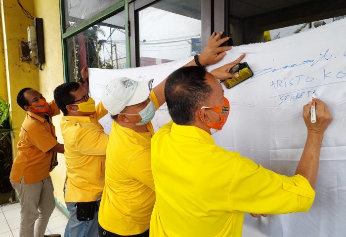 tanda tangan ketua dan sekretaris