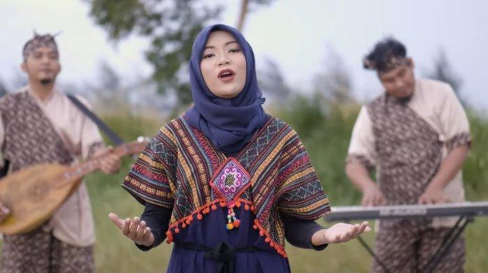 makna lagu simfoni hitam