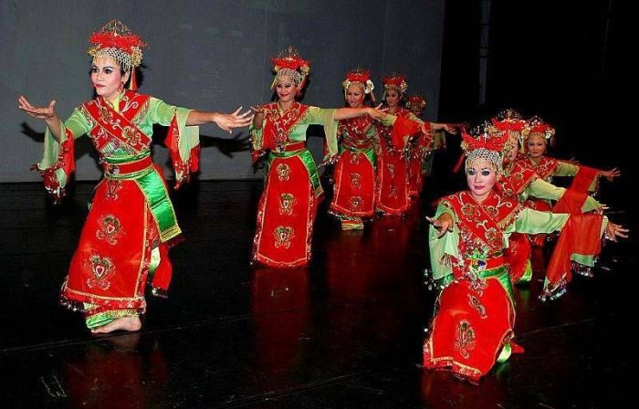 gambar tarian topeng betawi