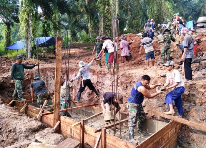 gotong royong membangun rumah