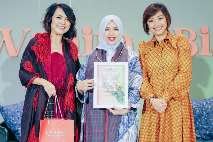 suara wanita yang mendayu dayu