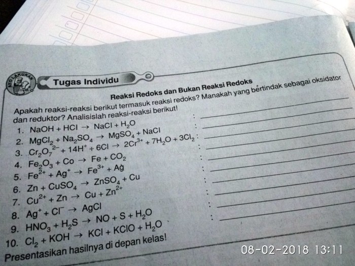 presentasikan hasilnya di depan kelas terbaru