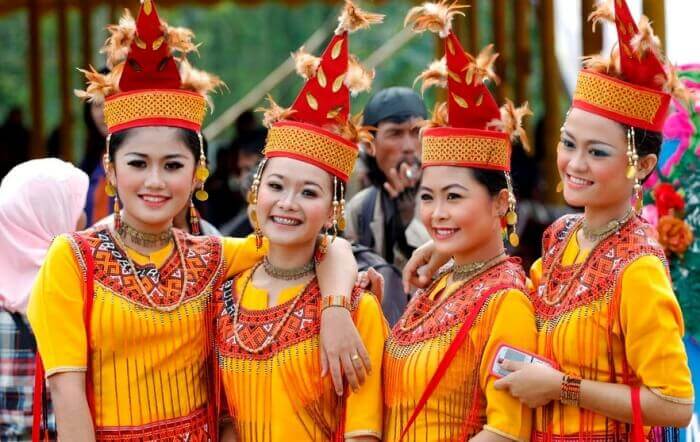 tari yang berasal dari sulawesi barat terbaru