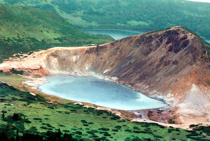 danau merah termasuk destinasi