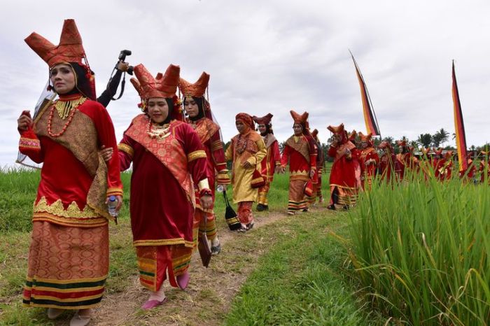 minangkabau suku busana orang tradisional perkawinan ragam pria baju adat