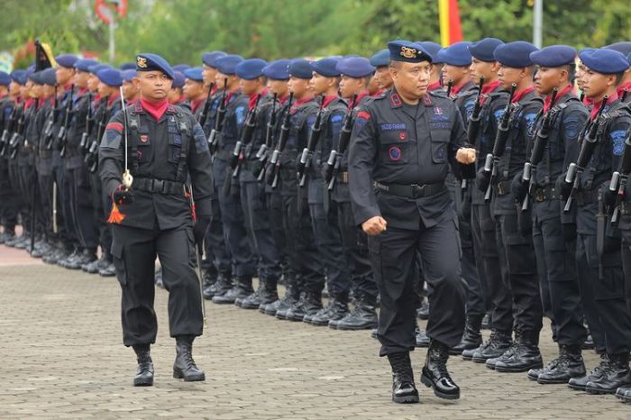 polisi kepolisian seragam gaji militer persyaratan petamburan grogol polsek skck studi macam polres pak intelijen apa bedanya rincian woke mengayomi