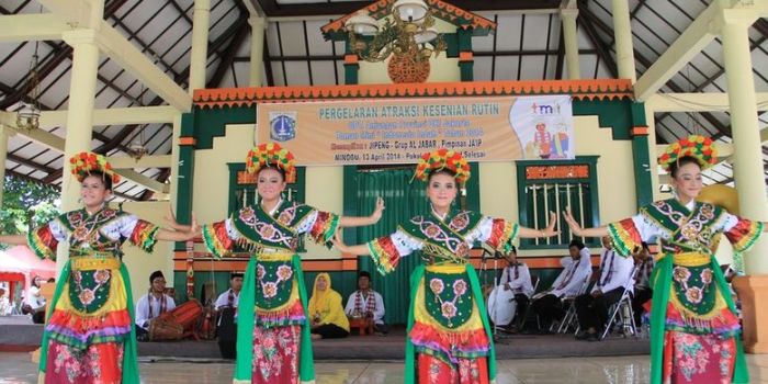 tari penyemangat jiwa ronggeng blantek menjalani kaki gerak hentakan rampak