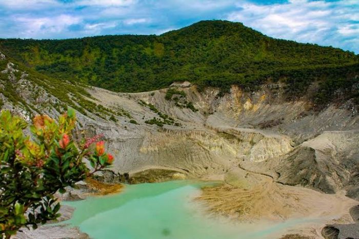 sangkuriang perahu tangkuban cerita dayang tumang sumbi contoh