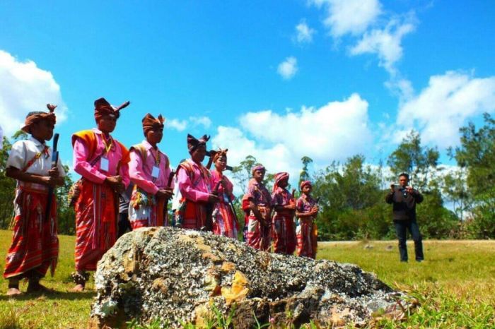 timor leste budaya tari tarian tais ritual bidu kenal merupakan memakai kontemporer pengiring kanan kiri