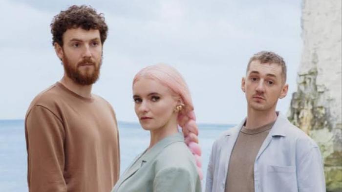 arti lagu baby clean bandit terbaru