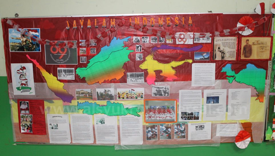 mading lomba dinding majalah agustus