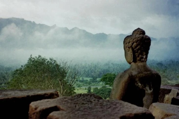 caption tentang candi borobudur terbaru