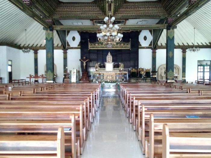 gereja yang kudus dan am