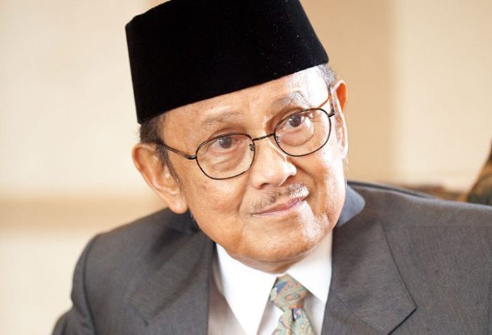 kebijakan politik bj habibie