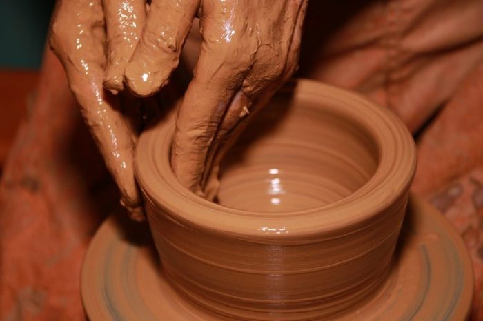 Teknik dalam pembuatan keramik besar adalah