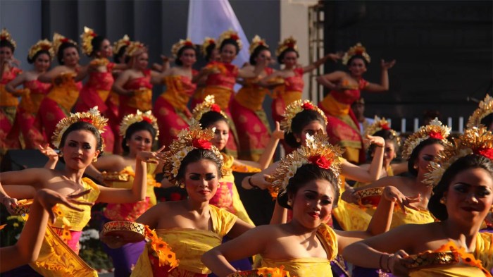 tata rias dan busana tari pendet