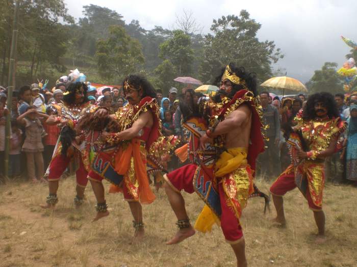 mencintai budaya daerah bukan berarti