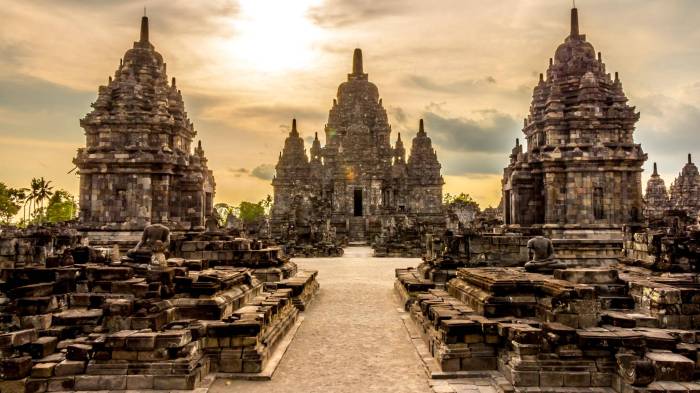 patung di dalam candi prambanan