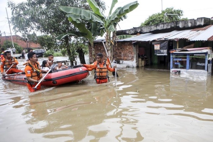 teks berita banjir singkat terbaru