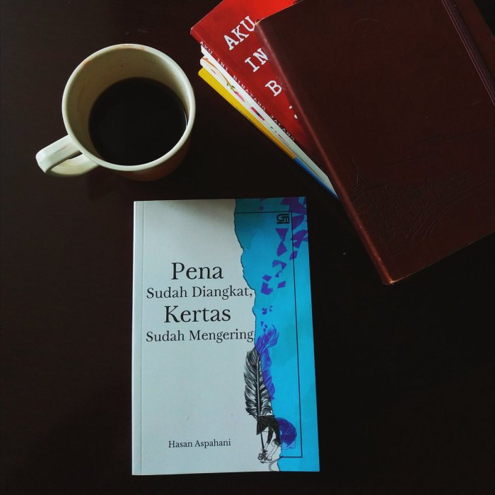 puisi tentang buku dan pena