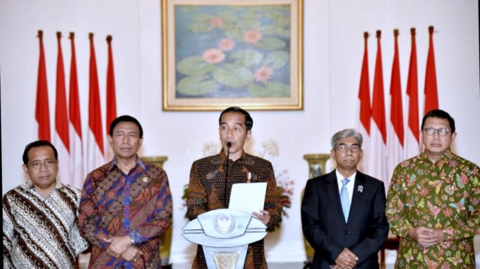 politik ideologi partai spektrum kontestasi antar menelaah