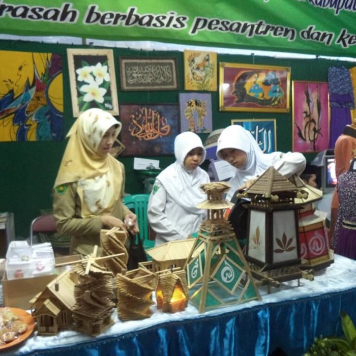 proposal pameran di sekolah terbaru