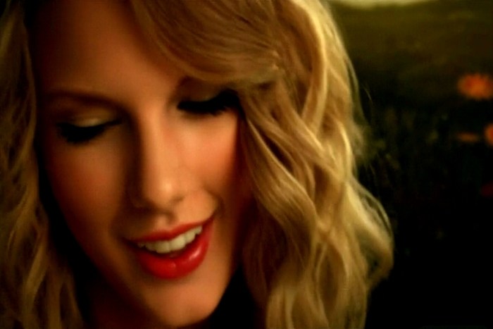 arti lagu fifteen taylor swift