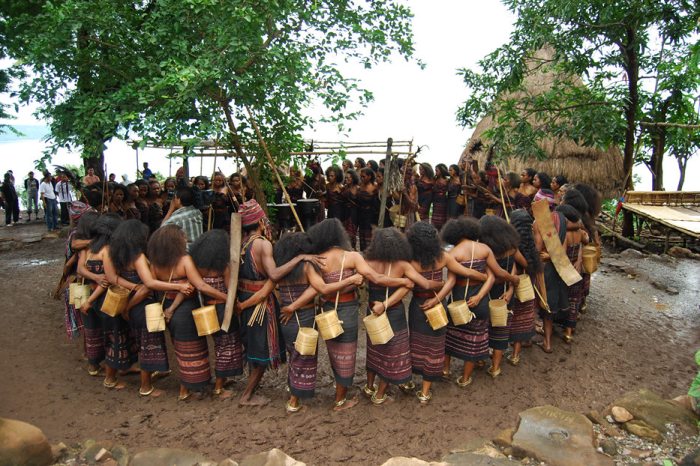 tari cendrawasih dances indonesian burung cenderawasih sejarah selasar papua makna masyarakat gerakan fungsi