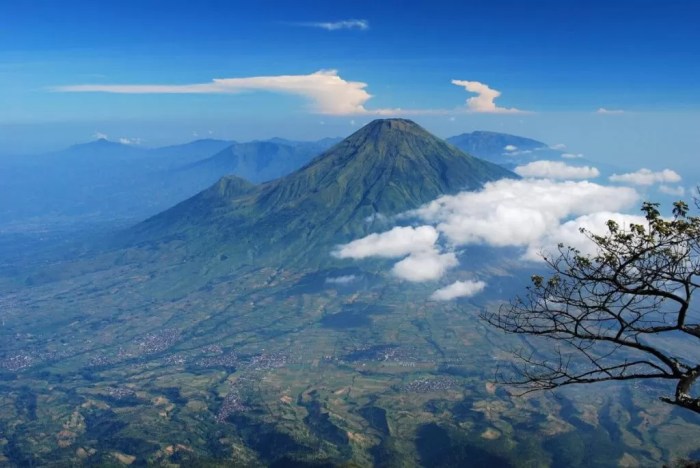 gunung sulawesi utara populer pendaki kamu seorang menantimu