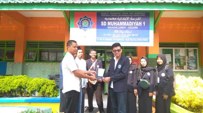 Ahmad masuk sekolah dari senin sampai sabtu