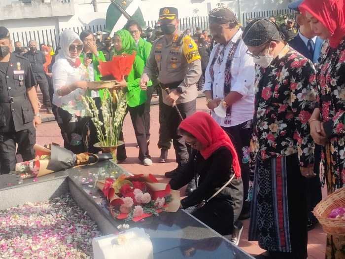 pahlawan gambar negara pejuang perjuangan selamat meninggalkan jangan sejarah sekali bendera kartun kemerdekaan animasi bela ucapan jas nasional lucu putih