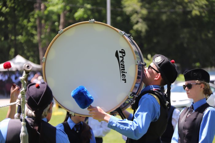 bedanya marching band dan drum band terbaru