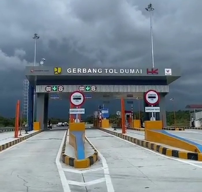 pekanbaru tol jokowi dumai