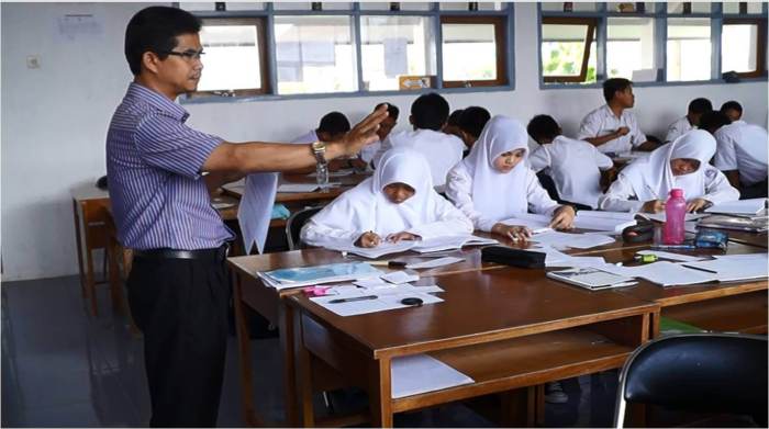 guru murid mengajar bahagia mengobrol kelas anak suasana siswa inilah mengatasi cara dikelas bertahan alasan membuatmu jika tenang rasanya agar