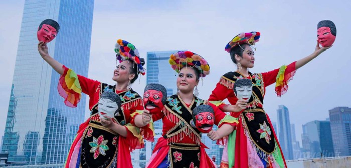 gambar tarian topeng betawi terbaru