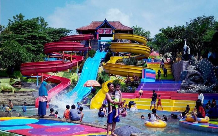 kolam renang taman tirta