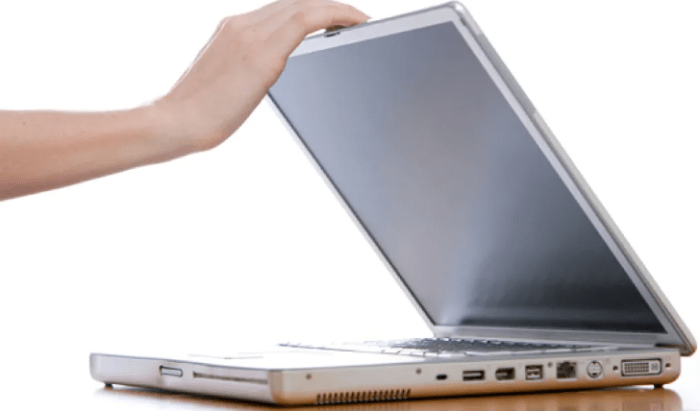 sudut layar laptop putih