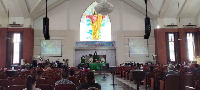 berapa lama ibadah di gereja