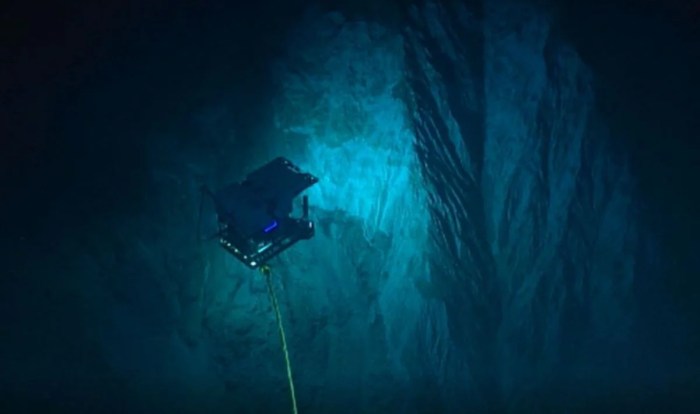 jurang di dasar laut tts terbaru