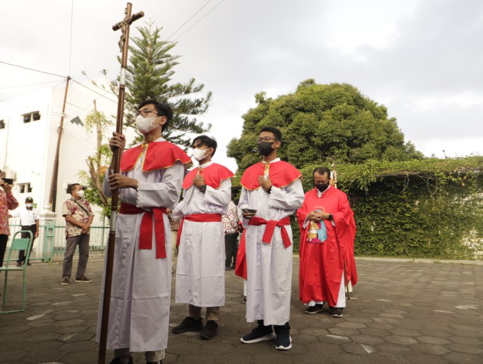 krisma sakramen katedral penerimaan raja kristus gereja keuskupan katolik