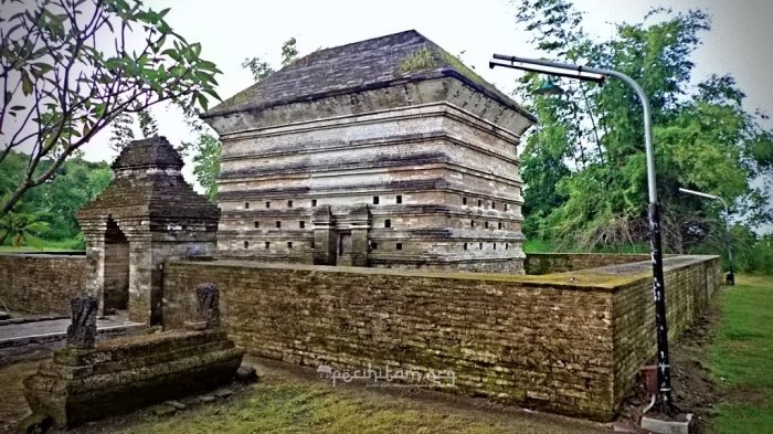 binti fatimah maimun makam leran bukti gresik masuknya pulau nisan batu peninggalan awal timur perkembangan sebuah agama jejak kapan masuk