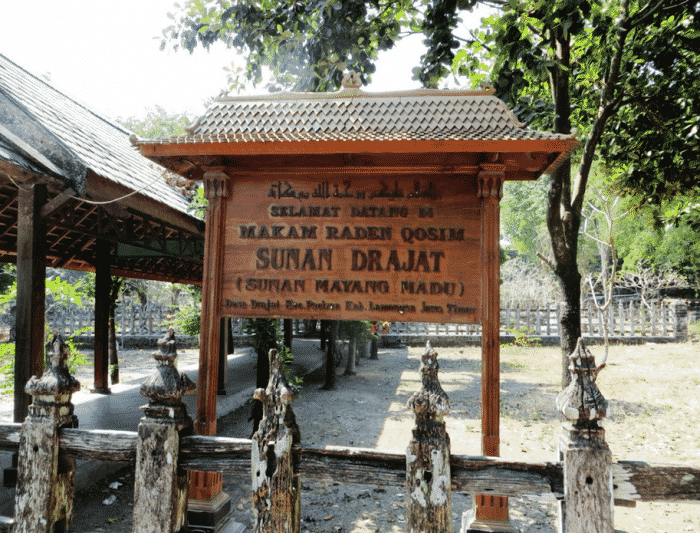 sunan drajat makam peninggalan thegorbalsla dakwah metode wafat biografi lamongan duwur ndalem letak